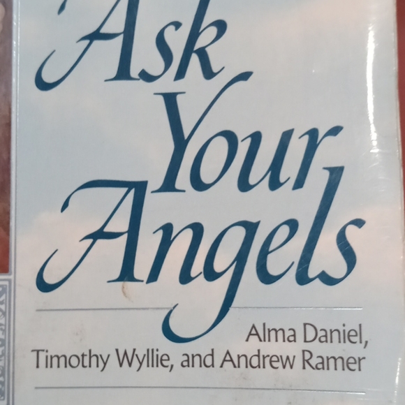 BOOK  ASK YOUR ANGELS BY DANIEL, WYLLIE, RAMER - Picture 2 of 6